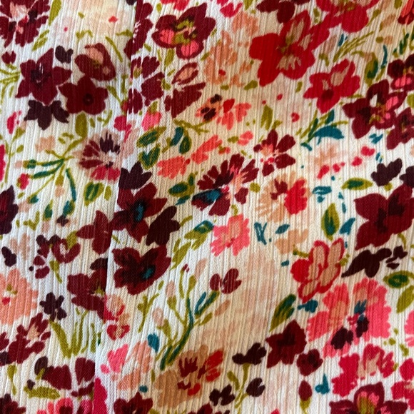 Vince Camuto V-Neck Floral Tank Blouse. Very feminine. Very pretty. Lined. - Picture 13 of 13